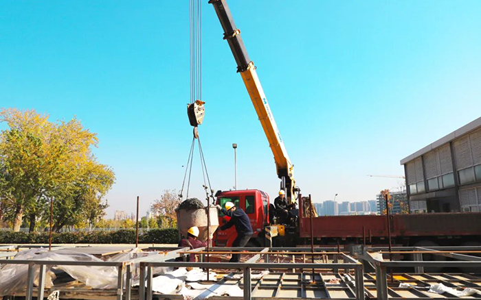 高效安全双 buff！徐工随车吊助力混凝土施工