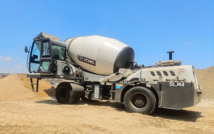 “绿能先锋”抵达秘鲁！首台SLM4自上料搅拌车闪耀南美！