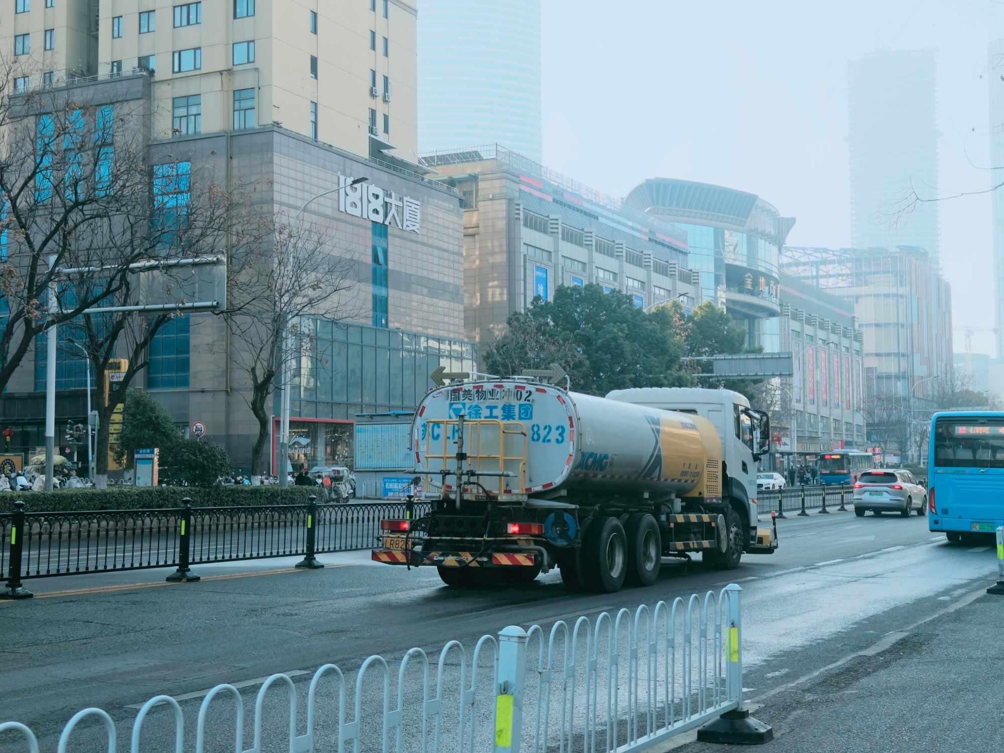 徐工高压清洗车助力家乡绿水青山